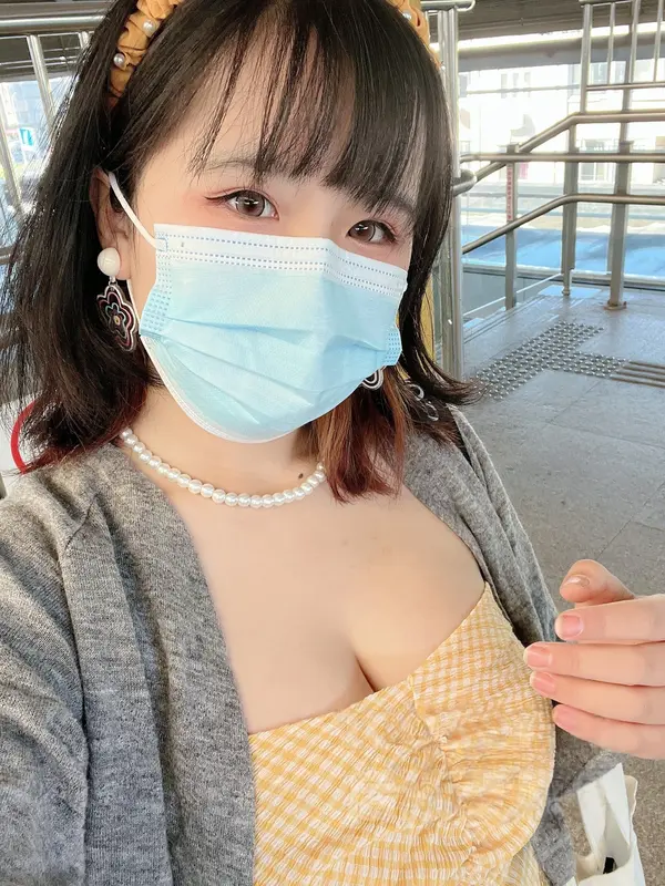 黄色抹胸 - 阿半今天很开心